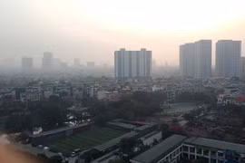 Chất lượng không khí ở thành phố Hà Nội trở lại ngưỡng "kém" và "xấu." (Ảnh: Hùng Võ/Vietnam+)