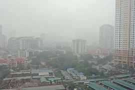Chất lượng không khí tại thành phố Hà Nội sáng nay, 11/2, được cảnh báo phổ biến ở ngưỡng không tốt cho sức khỏe. (Ảnh: Hùng Võ/Vietnam+)