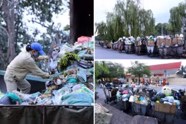 Công tac thu gom rác thải trên địa bàn thành phố Hà Nội. (Nguồn ảnh: PV/Vietnam+)