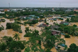 Nhiều ngôi nhà bị ngập do mưa lũ ở huyện Cam Lộ, tỉnh Quảng Trị. (Nguồn ảnh: TTXVN)
