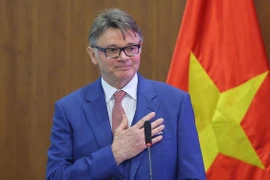 Hình ảnh ông Philippe Troussier phát biểu sau khi trở thành huấn luyện viên trưởng đội tuyển Việt Nam. (Ảnh: Anh Nguyễn/Vietnam+) 