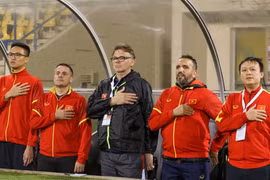Hình ảnh huấn luyện viên Philippe Troussier trong trận đấu chính thức đầu tiên cùng U23 Việt Nam. (Ảnh: VFF) 