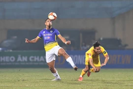 Hà Nội FC và Thanh Hóa cùng bỏ lỡ nhiều cơ hội nguy hiểm để giành chiến thắng trong trận cầu tâm điểm. (Ảnh: PV/Vietnam+) 