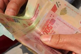 Đình chỉ công tác Phó chủ tịch phường ăn chặn lương hưu