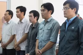 Hoãn phiên xử vụ 5 công an dùng nhục hình gây chết người