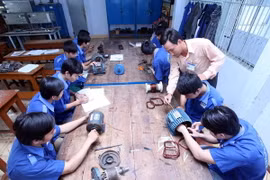 Lớp học điện công nghiệp. (Ảnh: Anh Tuấn/TTXVN)