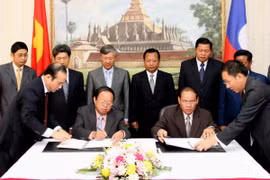 Nâng cấp tượng đài về tình đoàn kết Việt Nam-Lào