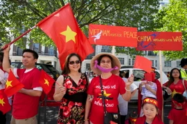 Cộng đồng người Việt tại Anh tiếp tục phản đối Trung Quốc