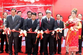 Việt Nam viện trợ Lào trạm kiểm soát tần số viễn thông