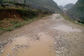 [Photo] Đường đến chợ tình Khau Vai bị biến dạng