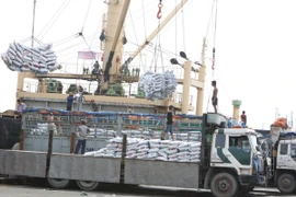 Đề xuất giải pháp giải phóng hàng nghẽn tại các cảng biển