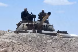 Binh sỹ Syria làm nhiệm vụ tại khu vực Palmyra ngày 5/5. (Nguồn: AFP/TTXVN)