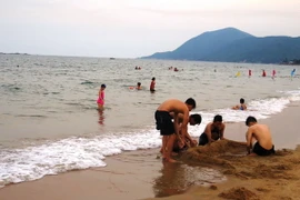 Bãi biển Thiên Cầm. (Ảnh: Phan Quân/TTXVN)