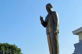 Các đại biểu dự lễ khánh thành tượng đài Chủ tịch Hồ Chí Minh. (Ảnh: Hải Yến/TTXVN)