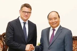Thủ tướng Nguyễn Xuân Phúc tiếp ông Boris Rhein, Bộ trưởng Bộ Khoa học và Nghệ thuật bang Hessen, Cộng hòa Liên bang Đức. (Ảnh: Thống Nhất/TTXVN)