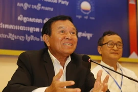 Ông Kem Sokha phát biểu trong một cuộc họp của đảng CNRP ở Phnom Penh ngày 2/10. (Nguồn: THX/TTXVN)