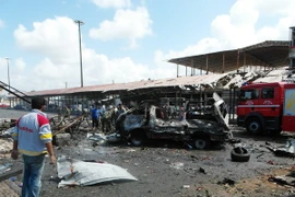 Hiện trường vụ nổ bom ở thành phố Jableh, Syria ngày 23/5. (Nguồn: AFP/TTXVN)