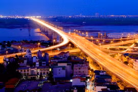 Cầu Vĩnh Tuy. (Ảnh: Huy Hùng/TTXVN)