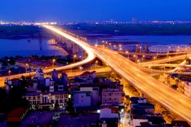 Cầu Vĩnh Tuy. (Ảnh: Huy Hùng/TTXVN)