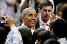 Tổng thống Barack Obama với các bạn trẻ thành viên Sáng kiến Thủ lĩnh Trẻ Đông Nam Á tại buổi gặp gỡ, giao lưu. (Ảnh: Quang Nhựt/TTXVN)