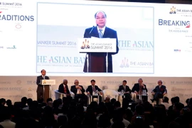 Thủ tướng Nguyễn Xuân Phúc phát biểu tại hội nghị. (Ảnh: Thống Nhất/TTXVN)