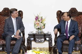 Thủ tướng Nguyễn Xuân Phúc tiếp ông Hugh Borrowman, Đại sứ Australia tại Việt Nam đến chào từ biệt nhân dịp kết thúc nhiệm kỳ công tác. (Ảnh: Thống Nhất/TTXVN)