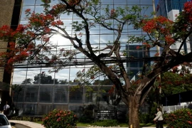 Quang cảnh bên ngoài Trụ sở công ty Mossack Fonseca đặt tại Panama City ngày 9/5. (Nguồn: AFP/TTXVN)