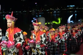 Các nghi thức Phật giáo được thực hiện tại Lễ hội Quảng Chiếu. (Ảnh: Quốc Việt/TTXVN)