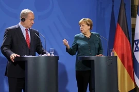Thủ tướng Đức Angela Merkel và Thủ tướng Israel Benjamin Netanyahu tại cuộc họp báo ở Berlin. (Ảnh: Mạnh Hùng/Vietnam+)
