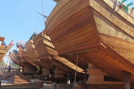 Tàu đánh bắt xa bờ đang được đóng tại Xí nghiệp đóng tàu Tam Quan. (Ảnh: Viết Ý/TTXVN)