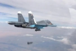 Máy bay chiến đấu Su-34 của Nga thả bom oanh tạc các mục tiêu IS tại Syria. (Nguồn: Reuters/TTXVN)