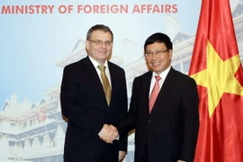 Phó Thủ tướng, Bộ trưởng Ngoại giao Phạm Bình Minh hội đàm với Bộ trưởng Ngoại giao Cộng hòa Séc Lubomir Zaoralek. (Ảnh: Phạm Kiên/TTXVN)