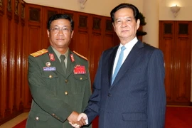 Thủ tướng Nguyễn Tấn Dũng tiếp Trung tướng Souvone Leuangbounmy. (Ảnh: Đức Tám/TTXVN)