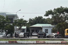 Khám xét khẩn cấp tại Trụ sở Thanh tra giao thông tỉnh Bà Rịa-Vũng Tàu chiều 26/4/2023. (Ảnh: Đoàn Mạnh Dương/TTXVN)