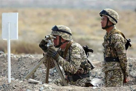 Binh sỹ Kyrgyzstan tham gia cuộc tập trận "Sứ mệnh hòa bình" ở Balykchy, ngày 19/9/2016. (Ảnh: EPA/TTXVN)