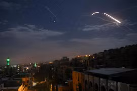 Hệ thống phòng không Syria đánh chặn một tên lửa của Israel trên bầu trời thủ đô Damascus ngày 21/1/2019. Ảnh: AFP/TTXVN
