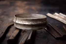 Sản phẩm vòng tay bạc của người Nùng tại huyện Hoàng Su Phì, Hà Giang. (Ảnh: Nam Thái/TTXVN)