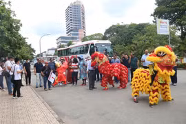 Tiền Giang tổ chức nghi thức múa lân đón đoàn khách MICE đến từ Ấn Độ. (Ảnh: Minh Trí/TTXVN)