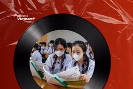 Tin nóng 11/10: Bộ Giáo dục nói gì về đề xuất miễn học phí cho con giáo viên?