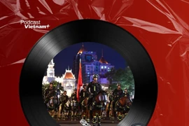 Tin nóng 17/8: Kỵ binh diễu hành trên phố đi bộ chuẩn bị dịp lễ kỷ niệm 