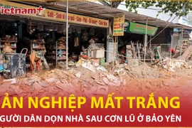 Người dân Lào Cai xót xa khi chứng kiến toàn bộ tài sản trôi theo dòng lũ