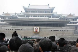 Người dân Triều Tiên viếng nhà lãnh đạo Kim Jong-Il (Nguồn: KCNA)