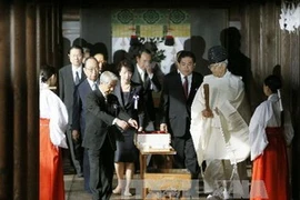 Các nghị sĩ Nhật Bản đến viếng đền Yasukuni nhân lễ hội mùa Thu (Nguồn: AFP)