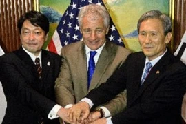 Bộ trưởng Quốc phòng Mỹ-Nhật-Hàn tại Shangri-La (Nguồn: AFP/TTXVN)