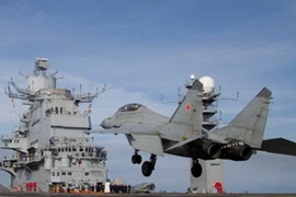 Máy bay MIG hạ cất cánh trên tàu sân bay Vikramaditya (Nguồn: Indrus.in)
