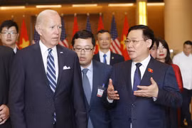 Chủ tịch Quốc hội Vương Đình Huệ trao đổi với Tổng thống Hoa Kỳ Joe Biden. (Ảnh: Doãn Tấn/TTXVN)