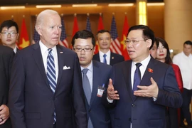 Chủ tịch Quốc hội Vương Đình Huệ trao đổi với Tổng thống Hoa Kỳ Joe Biden. (Ảnh: Doãn Tấn/TTXVN)