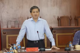 Bí thư Tỉnh ủy Bến Tre Lê Đức Thọ phát biểu tại buổi làm việc. (Ảnh: Huỳnh Phúc Hậu/TTXVN)