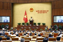 Bộ trưởng Bộ Thông tin và Truyền thông Nguyễn Mạnh Hùng trình bày Tờ trình về dự án Luật Giao dịch điện tử (sửa đổi). (Ảnh: Doãn Tấn/TTXVN)