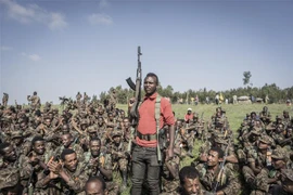 Binh sỹ thuộc Lực lượng phòng vệ quốc gia Ethiopia tham gia huấn luyện tại Dabat, cách thành phố Gondar, Ethiopia khoảng 70km về phía Đông Bắc. (Ảnh: AFP/TTXVN)